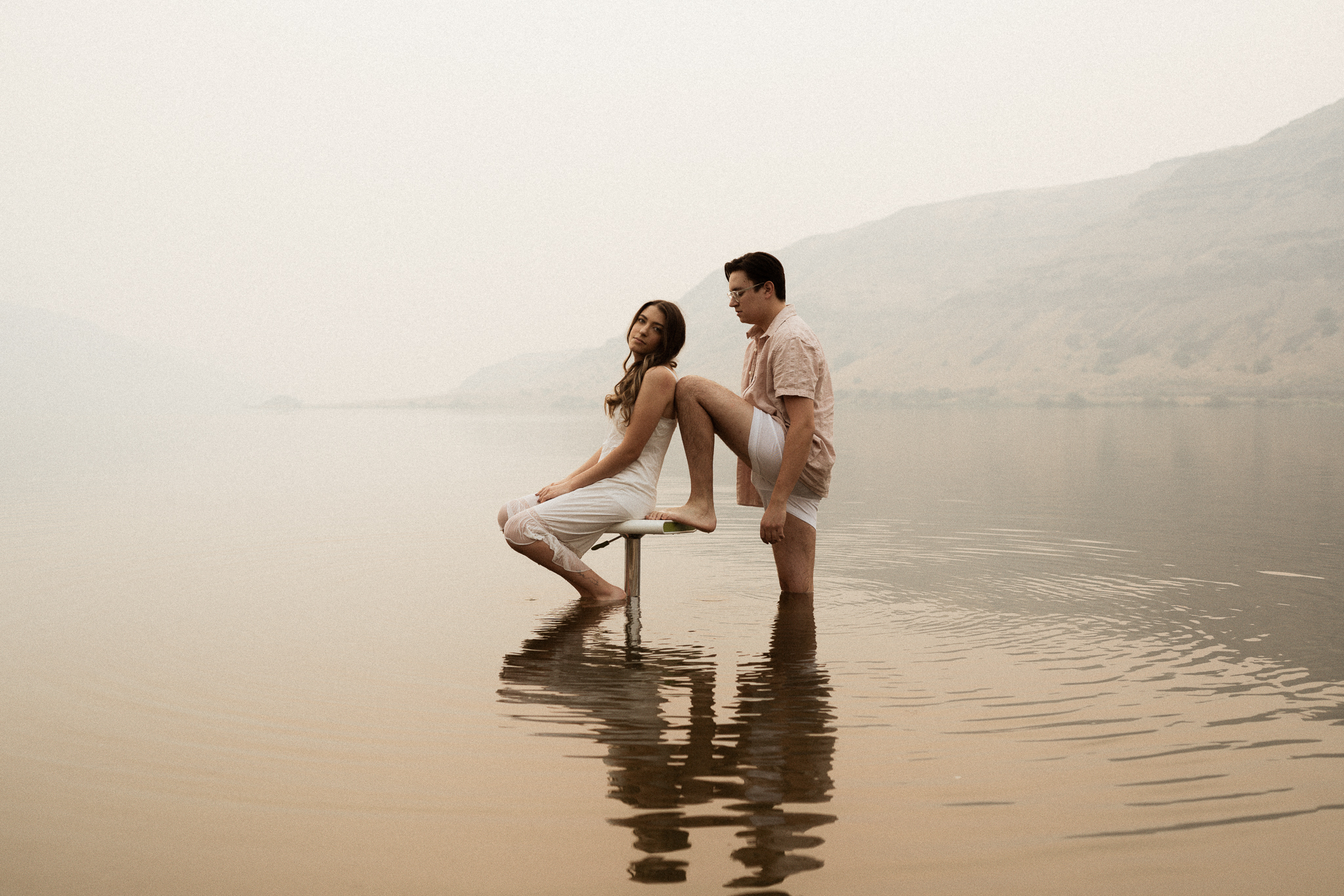 Quirky, creative, ethereal couples photography by the snake river in Washington State