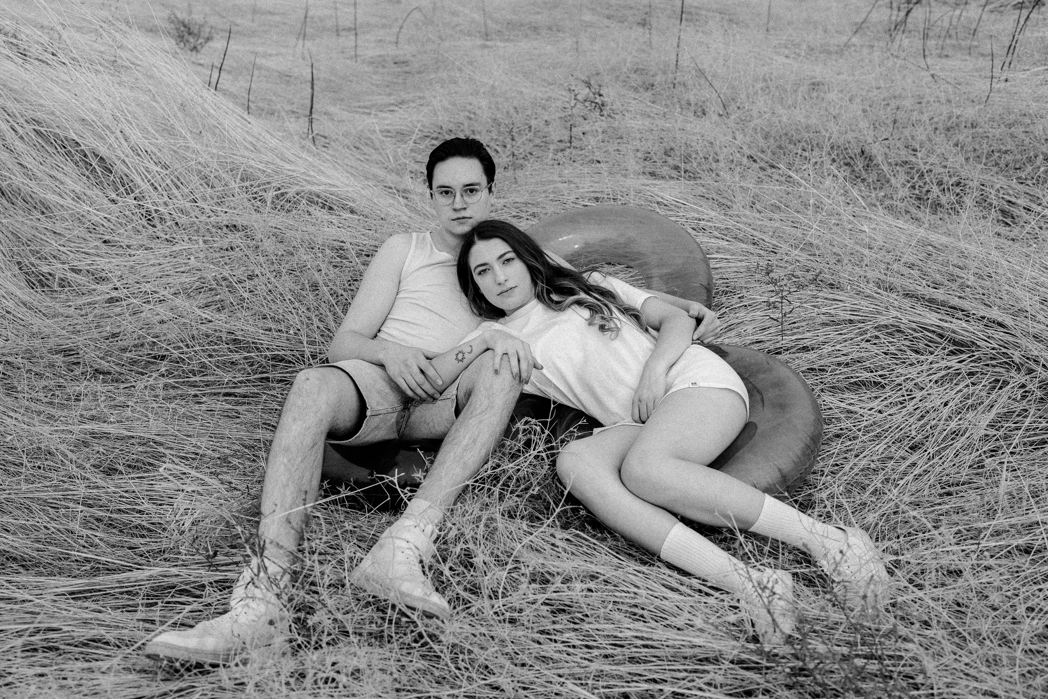 Quirky, creative, ethereal couples photography by the snake river in Washington State