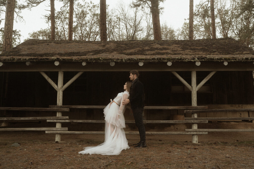 Unique oregon elopement