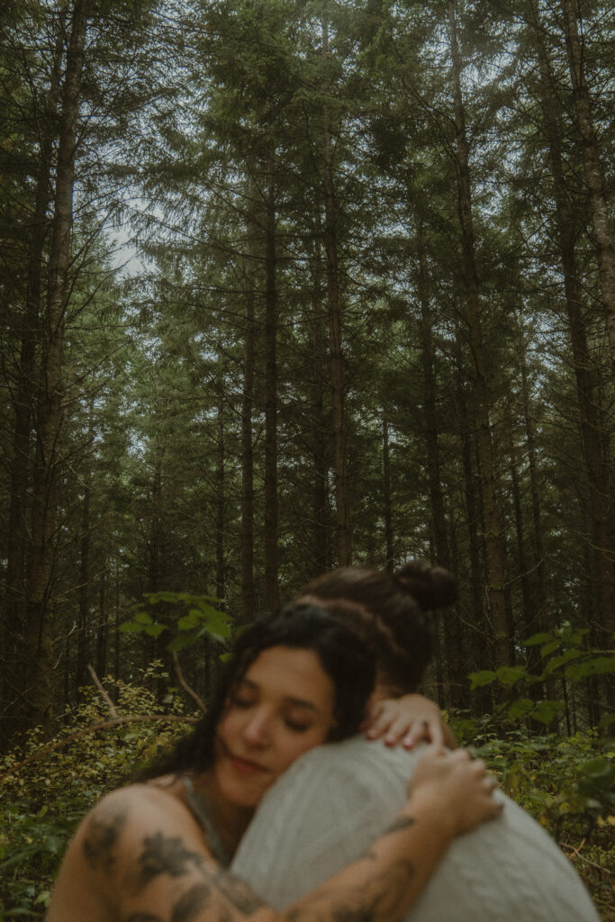 moody oregon engagement photoshoot