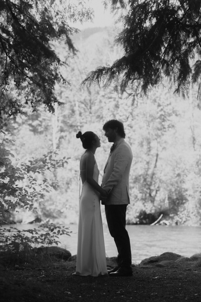 A moody Loloma Lodge wedding on the McKenzie River with forest vows and cozy cabin vibes