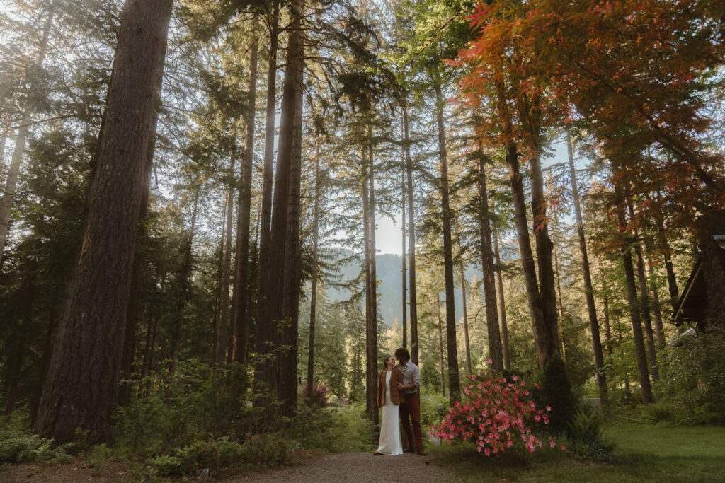 A moody Loloma Lodge wedding on the McKenzie River with forest vows and cozy cabin vibes