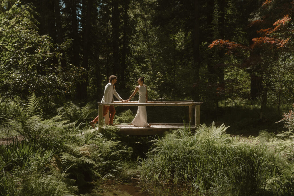 A moody Loloma Lodge wedding on the McKenzie River with forest vows and cozy cabin vibes